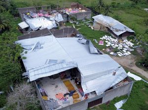Puting Beliung Rusak 104 Rumah di Gorontalo Puting Beliung Rusak 104 Rumah di Gorontalo