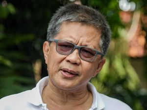 Di Depan Para Jenderal, Rocky Gerung Puji Cara Kapolda Riau Hadapi Pendemo Di Depan Para Jenderal, Rocky Gerung Puji Cara Kapolda Riau Hadapi Pendemo
