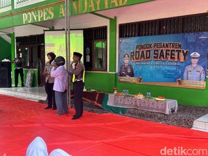 Satlantas Polresta Sidoarjo Sosialisasi Road Safety ke Santri Satlantas Polresta Sidoarjo Sosialisasi Road Safety ke Santri