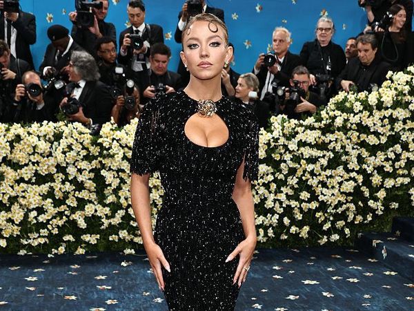 Sydney Sweeney Gak Cuma Seksi di Met Gala 2025, Ada Arti di Balik Penampilannya