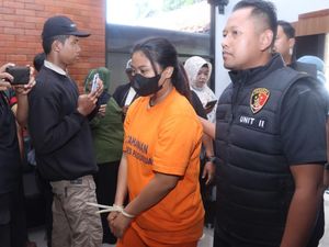 Akal Bulus Anggraeni Daftarkan Pinjol hingga 195 Orang Tertipu Rp 2,6 M Akal Bulus Anggraeni Daftarkan Pinjol hingga 195 Orang Tertipu Rp 2,6 M
