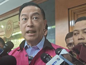 Video: Sidang Tom Lembong Kembali Ditunda, Ini Alasannya Video: Sidang Tom Lembong Kembali Ditunda, Ini Alasannya