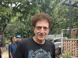 Achmad Albar Cerita Kondisi Terkini Fachri Setelah Ditangkap Lagi karena Narkoba Achmad Albar Cerita Kondisi Terkini Fachri Setelah Ditangkap Lagi karena Narkoba