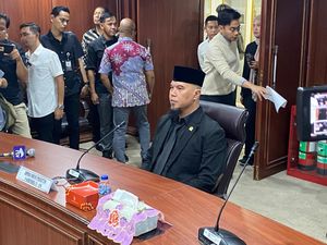 Ahmad Dhani Kena Sanksi soal Laporan Rayen Pono Ahmad Dhani Kena Sanksi soal Laporan Rayen Pono