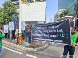Eks Karyawan Bakrie Telecom Gelar Demo Tuntut Pelunasan Kompensasi PHK