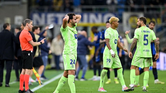 Eric Garcia MILAN, ITALY - MAY 06: Eric Garcia of FC Barcelona reacts after referee Szymon Marciniak (not pictured) awards a penalty to FC Internazionale during the UEFA Champions League 2024/25 Semi Final Second Leg match between FC Internazionale Milano and FC Barcelona at Giuseppe Meazza Stadium on May 06, 2025 in Milan, Italy. (Photo by Dan Mullan/Getty Images)