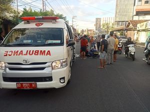 Pemotor XSR Hantam Bus TransJogja Usai Tabrak Pejalan Kaki Pemotor XSR Hantam Bus TransJogja Usai Tabrak Pejalan Kaki