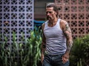 Sinopsis Film Shot Caller, Perjalan Kelam Pria Kaya Jadi Gangster Penjara Sinopsis Film Shot Caller, Perjalan Kelam Pria Kaya Jadi Gangster Penjara