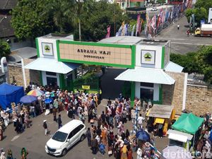 Cerita Warga Pantura Antar Calon Haji ke Embarkasi Solo: Ngalap Berkahe Cerita Warga Pantura Antar Calon Haji ke Embarkasi Solo: Ngalap Berkahe