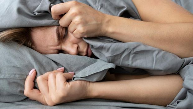 Ilustrasi orang yang mengalami gangguan tidur/Foto: Freepik.com/freepik