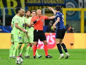 Martinez Diduga Ludahi Acerbi di Laga Inter Vs Barcelona Jadi Sorotan Martinez Diduga Ludahi Acerbi di Laga Inter Vs Barcelona Jadi Sorotan