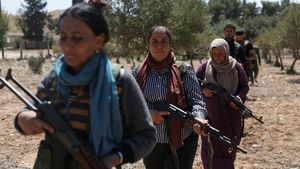 Intip Warga Suriah Latihan Militer untuk Jaga Lingkungan