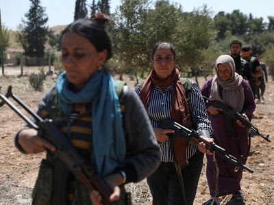 Intip Warga Suriah Latihan Militer untuk Jaga Lingkungan