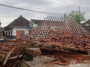 Joglo Balai Desa Keprabon Klaten Roboh Tersapu Angin Kencang