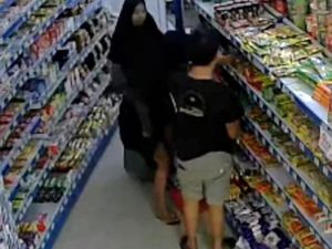 Komplotan Emak-emak Ponorogo Curi Susu Formula Disembunyikan di Paha Komplotan Emak-emak Ponorogo Curi Susu Formula Disembunyikan di Paha