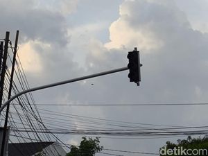 Lampu Lalin di Kalitanjung Cirebon Mati, Pengendara Was-was