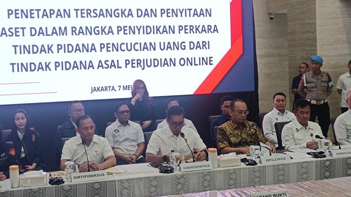 Konferensi pers Kabreskrim Polisi Republik Indonesia Komjen Wahyu Widada Konferensi pers Kabreskrim Polisi Republik Indonesia Komjen Wahyu Widada pemikiran duit