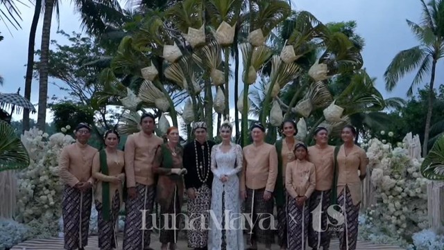 Highlight Dunia Hiburan InsertLive : Profil Elodie Bouttier Adik Maxime yang Jadi Sorotan