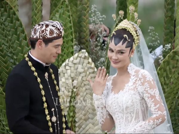 Lihat 7 Momen Luna Maya dan Maxime Usai Akad, Bikin Tersenyum Pagi-pagi