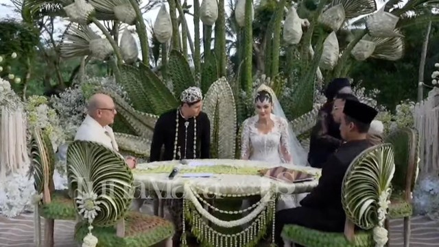 Gosip Terkini Selebriti Insertlive : Apa Alasan Irwan Mussry Jadi Saksi Nikah Maxime Bouttier?
