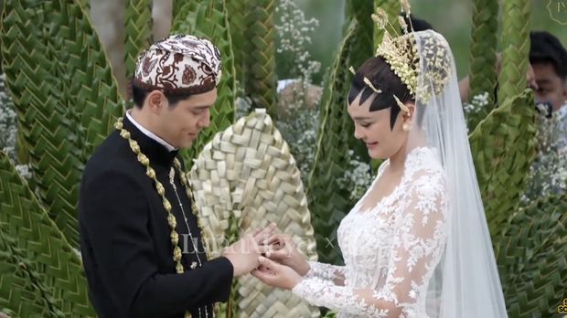 Luna Maya dan Maxime Bouttier Luna Maya dan Maxime Bouttier