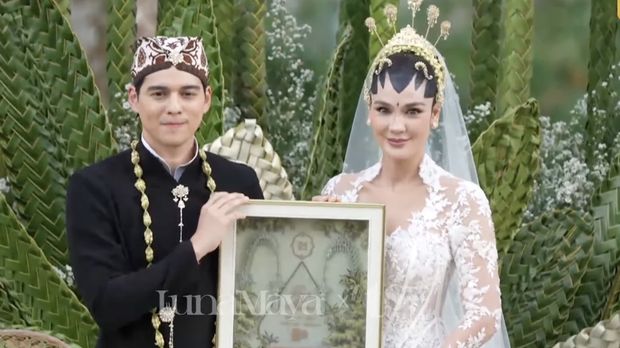 Luna Maya dan Maxime Bouttier Luna Maya dan Maxime Bouttier