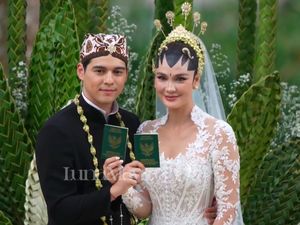 Video: Potret Sakral Akad Nikah Luna Maya dan Maxime Bouttier di Bali Video: Potret Sakral Akad Nikah Luna Maya dan Maxime Bouttier di Bali