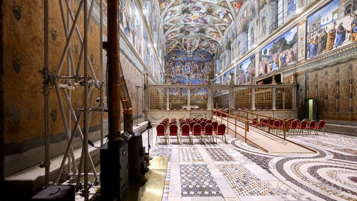 Melihat Kapel Sistina Tempat Konklaf Pemilihan Paus Baru A view of the Sistine Chapel ahead of the conclave to elect the next pope at the Vatican, May 6, 2025. Vatican Media/Handout via REUTERSTHIS IMAGE HAS BEEN SUPPLIED BY A THIRD PARTY