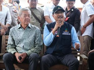 Mensos Gus Ipul Kunjungi Lokasi Banjir Rob di Kampung Nelayan Eretan Kulon Mensos Gus Ipul Kunjungi Lokasi Banjir Rob di Kampung Nelayan Eretan Kulon