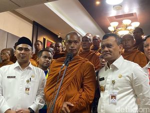 Biksu Thudong Sampaikan Terima Kasih Saat Kunjungi Gubernur Jateng