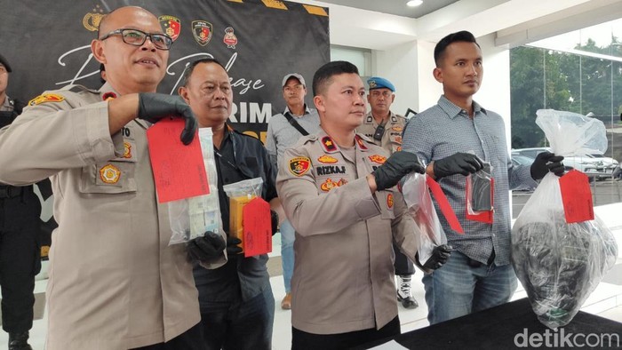 Polires Bogor menggelar pertemuan pers terkait pembunuhan driver ojol di Leuwiliang. ojol dibunuh