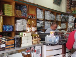 Optimisme Pedagang Oleh-oleh Haji di Kota Tasikmalaya