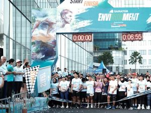 Samator Gelar Plogging Run, Lari Sambil Angkut Sampah di Surabaya Samator Gelar Plogging Run, Lari Sambil Angkut Sampah di Surabaya