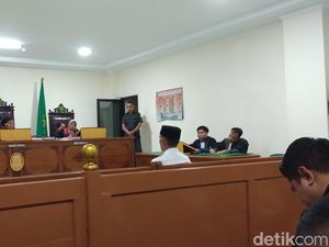 Honorer UIN Makassar-Oknum Pegawai Bank Didakwa Bantu Edarkan Uang Palsu Honorer UIN Makassar-Oknum Pegawai Bank Didakwa Bantu Edarkan Uang Palsu