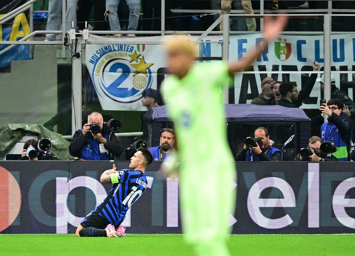 SOCCER-CHAMPIONS-INT-BAR/REPORT Soccer Football - Champions League - Semi Final - Second Leg - Inter Milan v FC Barcelona - San Siro, Milan, Italy - May 6, 2025 Inter Milan's Lautaro Martinez celebrates scoring their first goal REUTERS/Daniele Mascolo