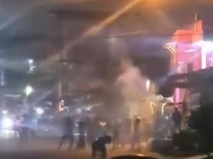 Tawuran di Belawan Pecah, Kapolsek Luka Usai Dilempar Batu Tawuran di Belawan Pecah, Kapolsek Luka Usai Dilempar Batu