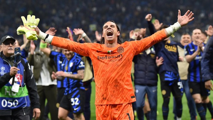 Yann Sommer MILAN, ITALY - MAY 06: Yann Sommer of FC Internazionale celebrates the victory after the UEFA Champions League 2024/25 Semi Final Second Leg match between FC Internazionale Milano and FC Barcelona at Giuseppe Meazza Stadium on May 06, 2025 in Milan, Italy. (Photo by Giuseppe Bellini/Getty Images)