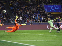 Tepis Tembakan Yamal, Salah Satu Save Terpenting di Karier Sommer