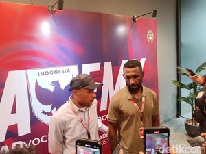 Yanto Basna dan Rony Beroperay Berburu Beasiswa FIFA Master