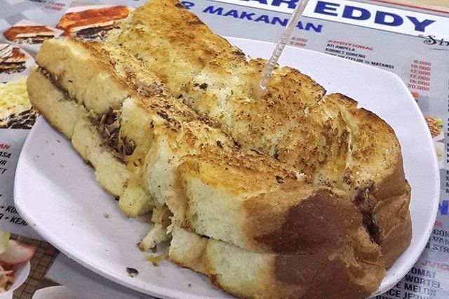 5 Roti Bakar Kaki Lima Jadul di Jakarta yang Berusia Puluhan Tahun!