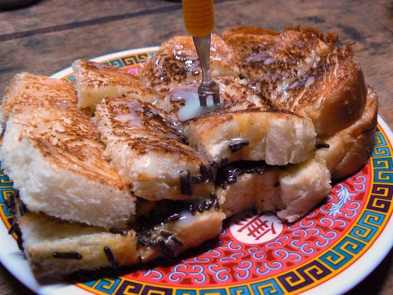 5 Roti Bakar Kaki Lima Jadul di Jakarta yang Berusia Puluhan Tahun!