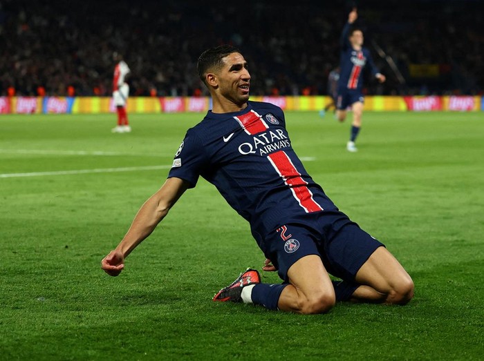 Soccer Football - Champions League - Semi Final - Second Leg - Paris St Germain v Arsenal - Parc des Princes, Paris, France - May 7, 2025 Paris St Germains Achraf Hakimi celebrates scoring their second goal REUTERS/Gonzalo Fuentes     TPX IMAGES OF THE DAY
