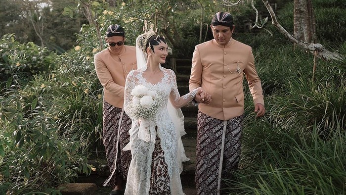 Akad Nikah Luna Maya dan Maxime Bouttier Akad nikah Luna Maya dan Maxime Bouttier.