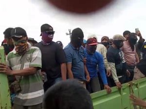 Massa Bertopeng Kembali Intimidasi Petani Pundenrejo