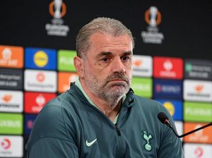 Postecoglou Balas Wenger Soal Juara Liga Europa Tak Layak ke UCL