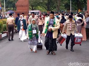 8 Visa Calon Jemaah Haji Keluar, Tinggal Istri Wabup Trenggalek 8 Visa Calon Jemaah Haji Keluar, Tinggal Istri Wabup Trenggalek
