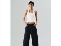 Celana Jeans Barrel Lagi Tren, Ini 7 Opsinya dari Brand Lokal