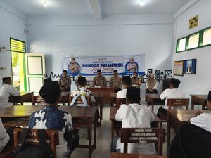 Satlantas Polres Blitar Ajak Santri Patuh Berlalu Lintas Satlantas Polres Blitar Ajak Santri Patuh Berlalu Lintas