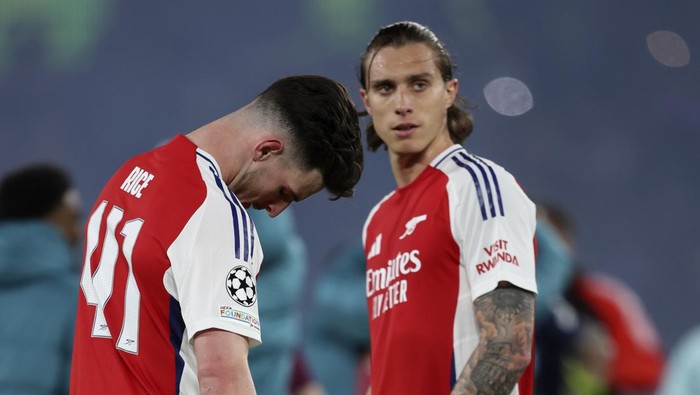 Declan Rice PARIS, FRANCE - MAY 7: Declan Rice and Riccardo Calafiori of Arsenal look dejected after the UEFA Champions League 2024/25 Semi Final Second Leg match between Paris Saint-Germain and Arsenal FC at Parc des Princes on May 7, 2025 in Paris, France. (Photo by Neal Simpson/Sportsphoto/Allstar via Getty Images)