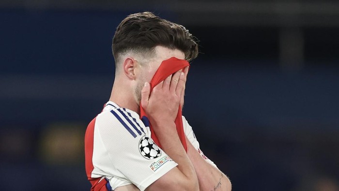 Declan Rice PARIS, FRANCE - MAY 7: A dejected Declan Rice of Arsenal reacts during the UEFA Champions League 2024/25 Semi Final Second Leg match between Paris Saint-Germain and Arsenal FC at Parc des Princes on May 7, 2025 in Paris, France. (Photo by Catherine Ivill - AMA/Getty Images)